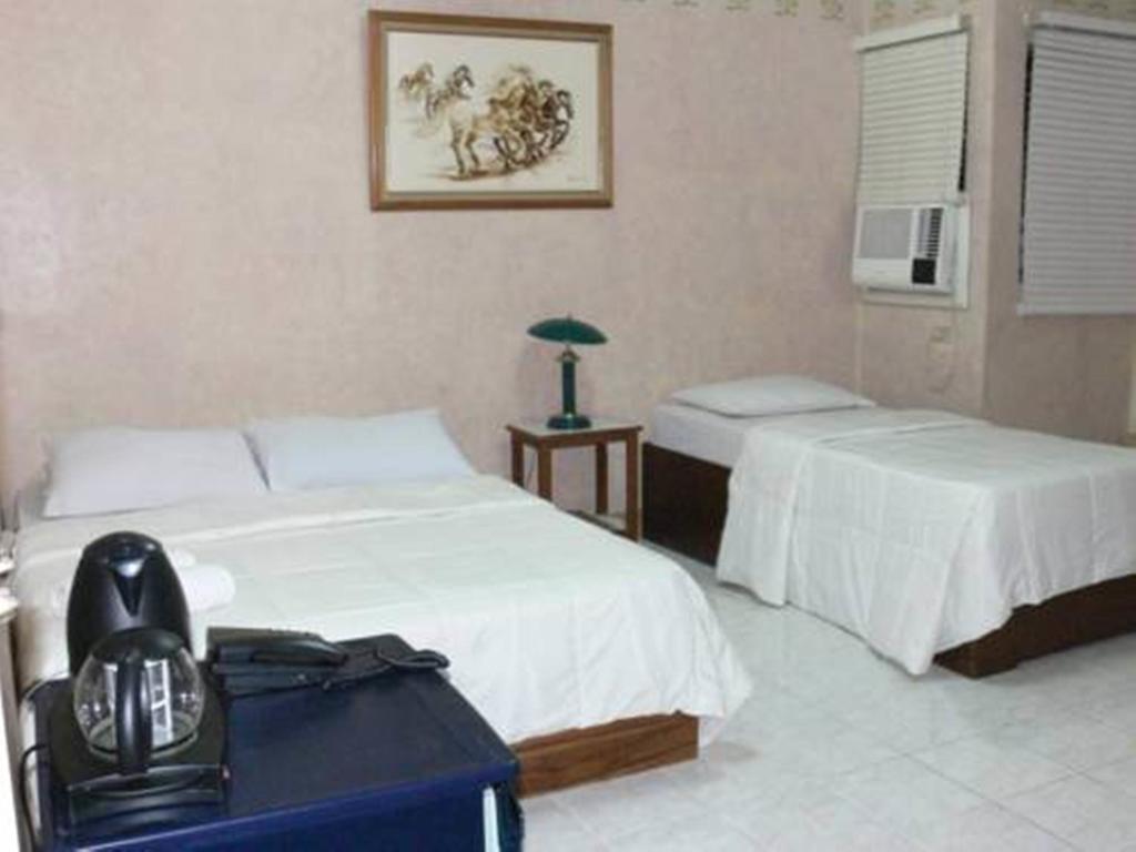 Plaza Maria Luisa Suites Inn Dumaguete City Eksteriør billede