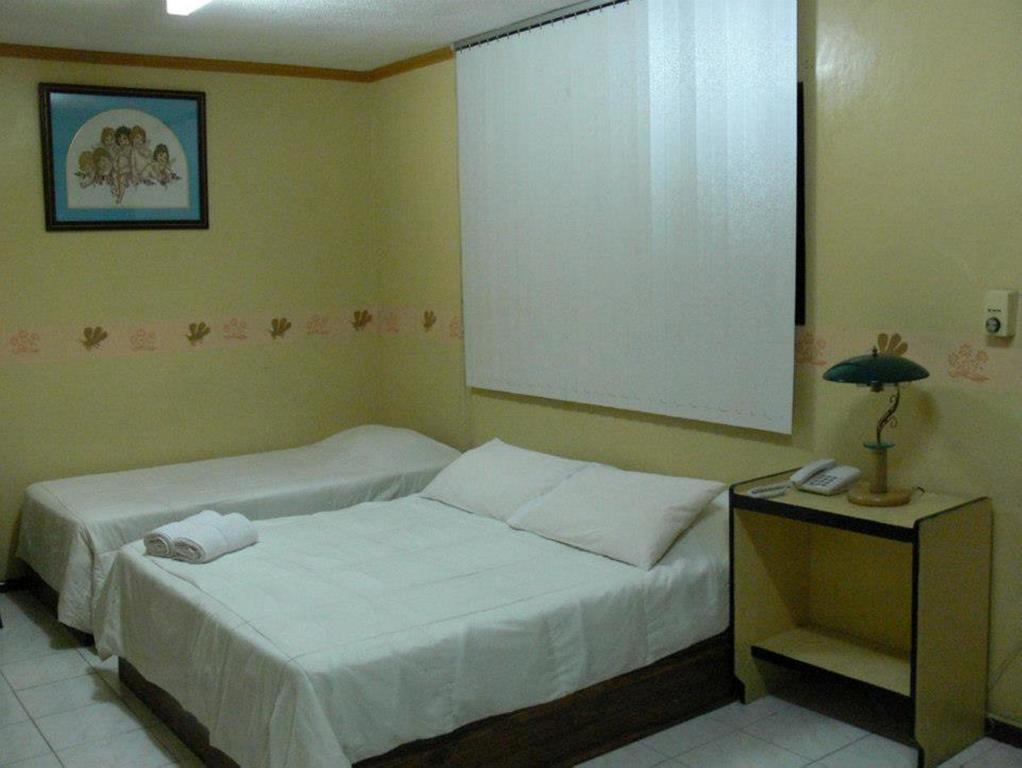 Plaza Maria Luisa Suites Inn Dumaguete City Eksteriør billede